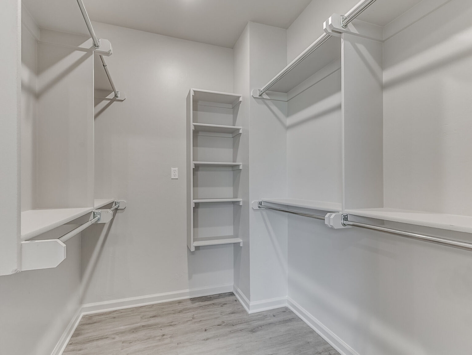 2517-Birmingham-Drive-34