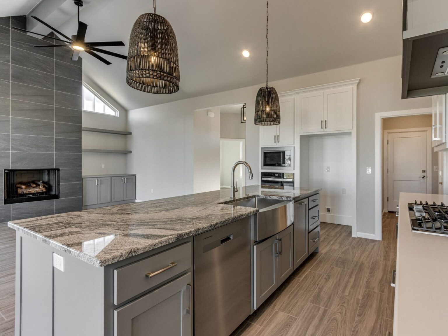 161105 Catalonia Pl-13